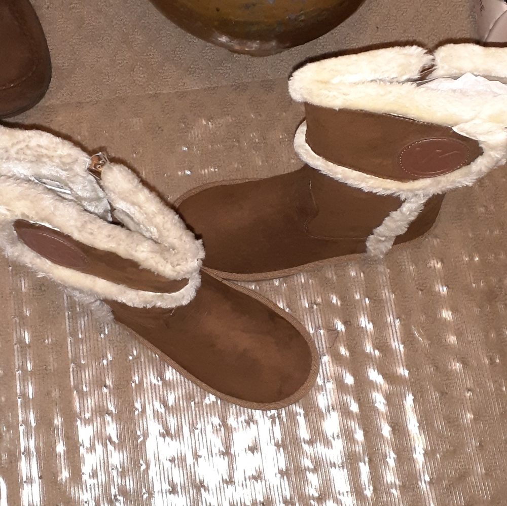 Micheal kors  boots - Picture 4 of 5